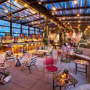 Moxy Nyc East Village Hotel